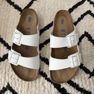 Birkenstock. Arizona Sandal. Soft Footbed. White Leather.